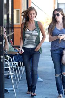 Audrina Patridge feet photo thumbnail