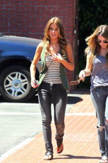 Audrina Patridge feet photo thumbnail