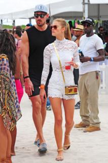 Nina Agdal feet photo thumbnail