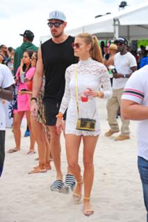 Nina Agdal feet photo thumbnail