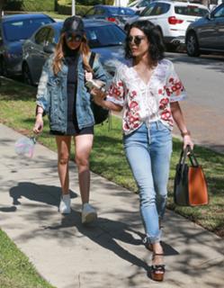 Vanessa Hudgens feet photo thumbnail