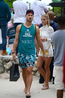 Nina Agdal feet photo thumbnail