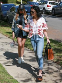 Vanessa Hudgens feet photo thumbnail