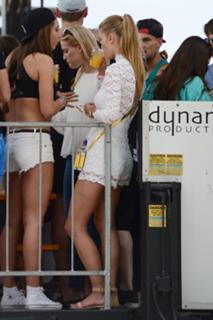 Nina Agdal feet photo thumbnail