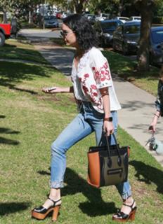 Vanessa Hudgens feet photo thumbnail