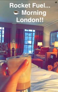Rosie Huntington-Whiteley feet photo thumbnail