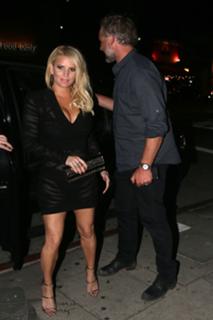 Jessica Simpson feet photo thumbnail