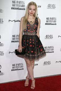Dove Cameron feet photo thumbnail
