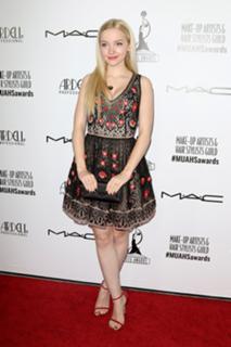 Dove Cameron feet photo thumbnail