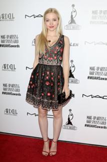 Dove Cameron feet photo thumbnail