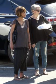 Halle Berry feet photo thumbnail