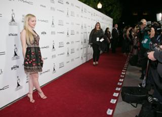 Dove Cameron feet photo thumbnail