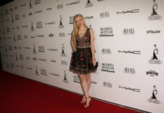 Dove Cameron feet photo thumbnail