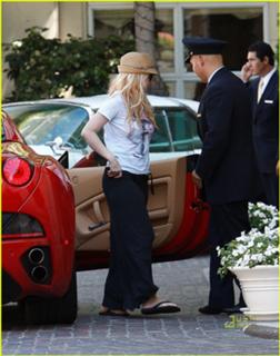 Christina Aguilera feet photo thumbnail