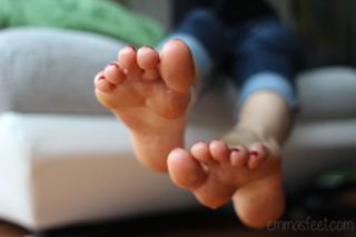 Emma Lovett feet photo thumbnail