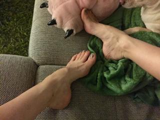 Emma Lovett feet photo thumbnail
