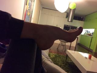 Emma Lovett feet photo thumbnail