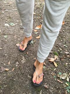 Emma Lovett feet photo thumbnail