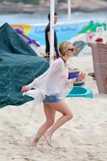 Fearne Cotton feet photo thumbnail