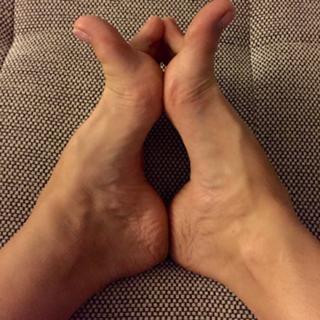 Emma Lovett feet photo thumbnail