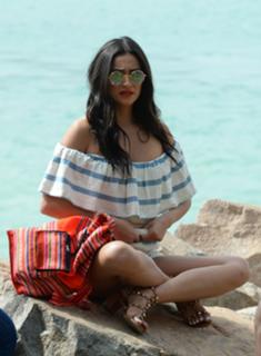 Shay Mitchell feet photo thumbnail