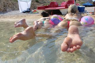 Emma Lovett feet photo thumbnail