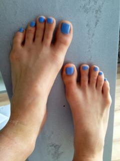 Emma Lovett feet photo thumbnail