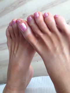 Emma Lovett feet photo thumbnail