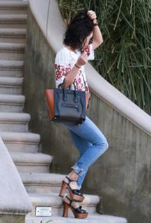 Vanessa Hudgens feet photo thumbnail