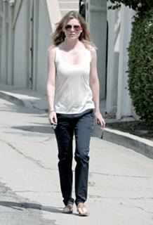 Ellen Pompeo feet photo thumbnail