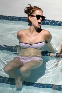 Katy Perry feet photo thumbnail