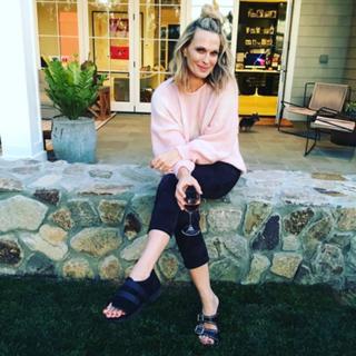 Molly Sims feet photo thumbnail