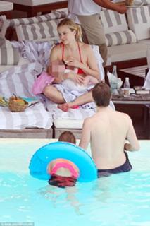 Fearne Cotton feet photo thumbnail