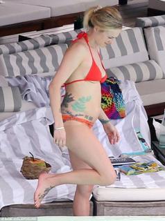 Fearne Cotton feet photo thumbnail