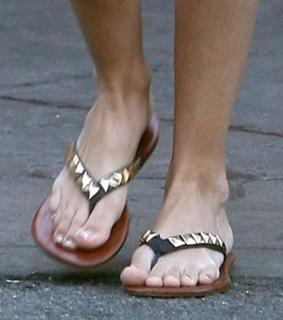 Ashley Tisdale feet photo thumbnail