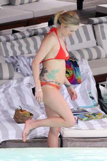 Fearne Cotton feet photo thumbnail