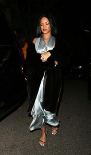 Rihanna feet photo thumbnail