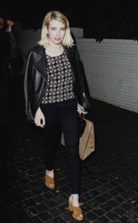 Emma Roberts feet photo thumbnail