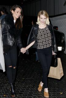 Emma Roberts feet photo thumbnail