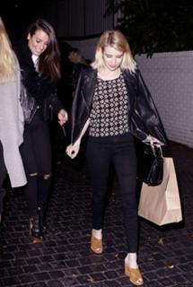 Emma Roberts feet photo thumbnail
