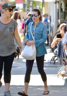 Lea Michele feet photo thumbnail