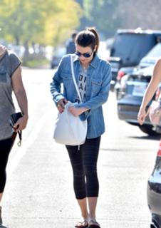 Lea Michele feet photo thumbnail