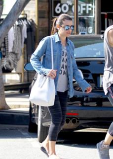 Lea Michele feet photo thumbnail
