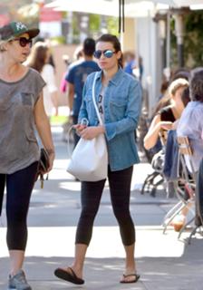 Lea Michele feet photo thumbnail