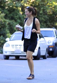 Alyson Hannigan feet photo thumbnail