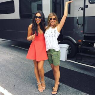 Jennifer Aniston feet photo thumbnail