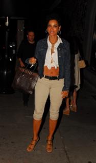Nicole Murphy feet photo thumbnail