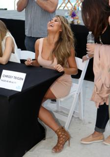 Chrissy Teigen feet photo thumbnail