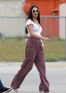 Shay Mitchell feet photo thumbnail