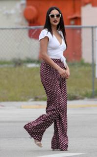 Shay Mitchell feet photo thumbnail